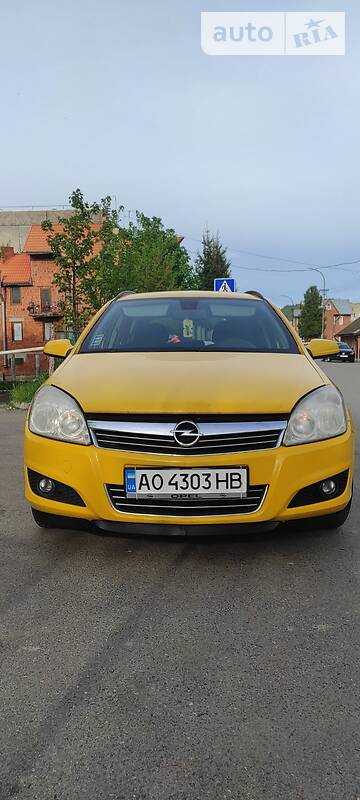 Універсал Opel Astra 2009 в Ужгороді