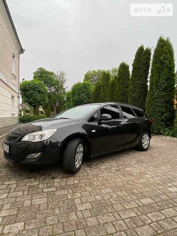 Универсал Opel Astra 2012 в Дубно