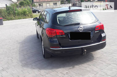 Универсал Opel Astra 2013 в Остроге