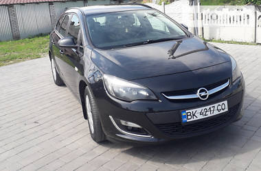 Универсал Opel Astra 2013 в Остроге