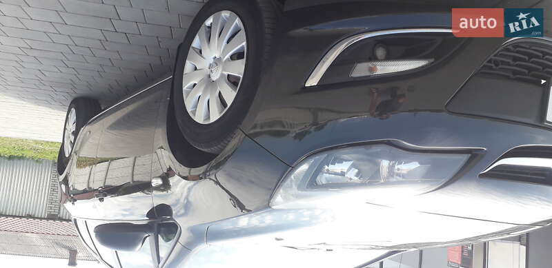 Универсал Opel Astra 2013 в Остроге