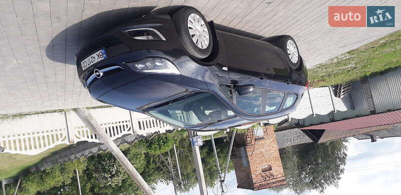 Универсал Opel Astra 2013 в Остроге