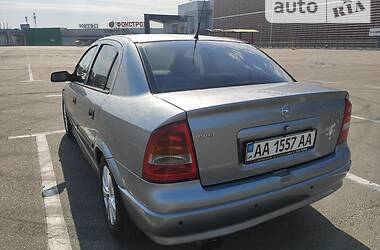 Седан Opel Astra 2004 в Киеве