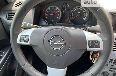 Универсал Opel Astra 2011 в Бережанах