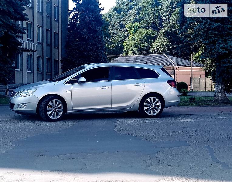 Універсал Opel Astra 2011 в Бурштині