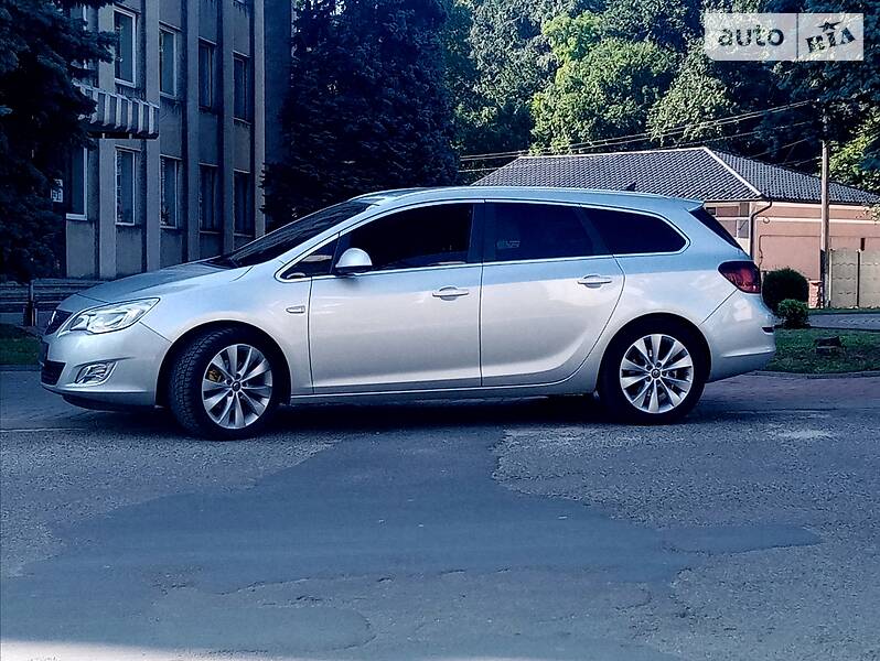Універсал Opel Astra 2011 в Бурштині