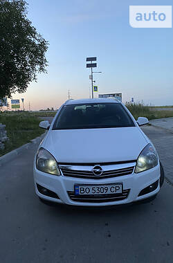 Седан Opel Astra 2011 в Тернополе