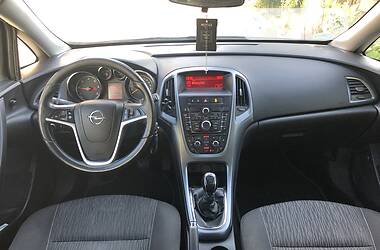 Универсал Opel Astra 2013 в Хусте