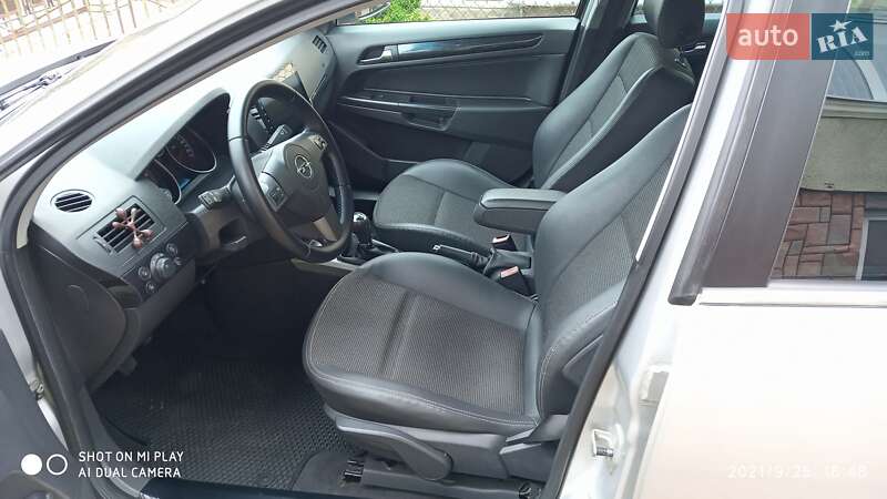 Универсал Opel Astra 2006 в Львове