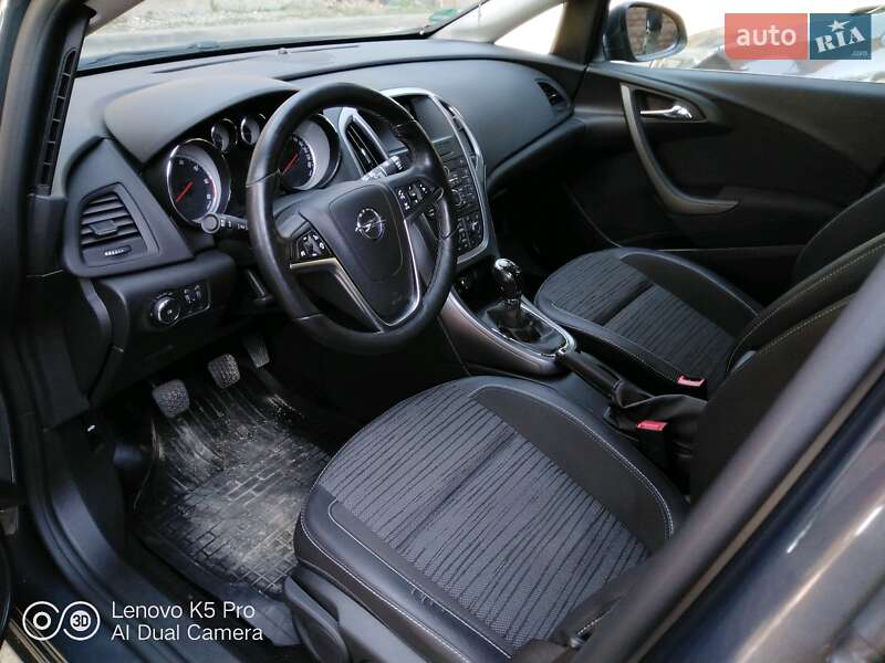 Універсал Opel Astra 2015 в Івано-Франківську