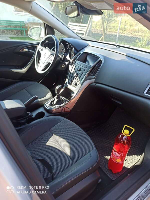 Универсал Opel Astra 2012 в Львове