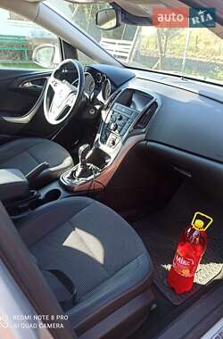 Универсал Opel Astra 2012 в 