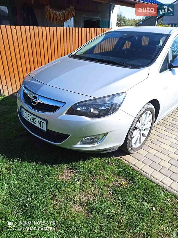 Opel Astra 2012