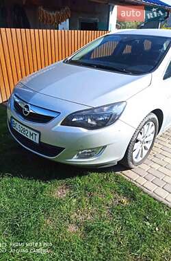 Универсал Opel Astra 2012 в 