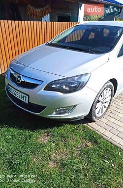 Универсал Opel Astra 2012 в Львове