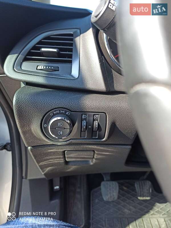 Универсал Opel Astra 2012 в Львове