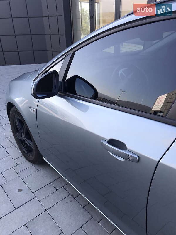 Универсал Opel Astra 2013 в Тячеве