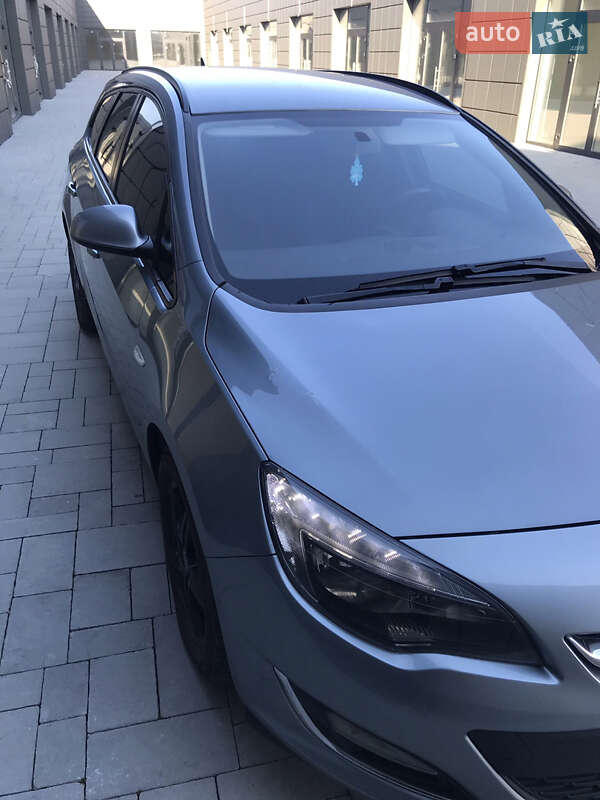 Универсал Opel Astra 2013 в Тячеве