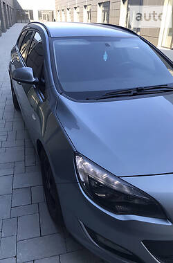 Универсал Opel Astra 2013 в Тячеве