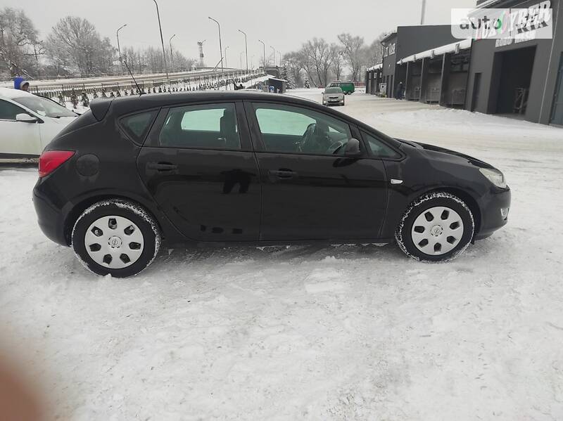 Хэтчбек Opel Astra 2010 в Дрогобыче