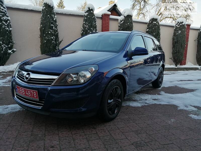 Универсал Opel Astra 2010 в Стрые