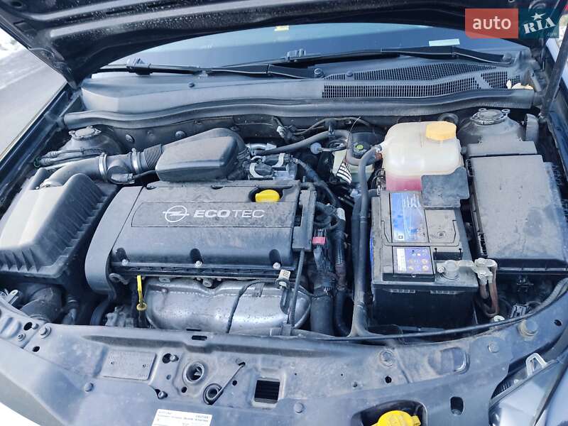Хэтчбек Opel Astra 2006 в Пирятине
