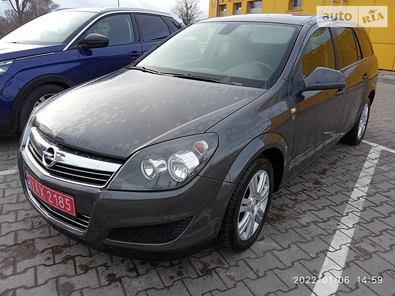 Универсал Opel Astra 2010 в Радивилове