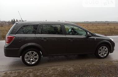 Универсал Opel Astra 2010 в Радивилове