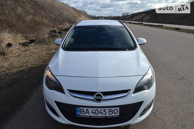 Универсал Opel Astra 2014 в Первомайске