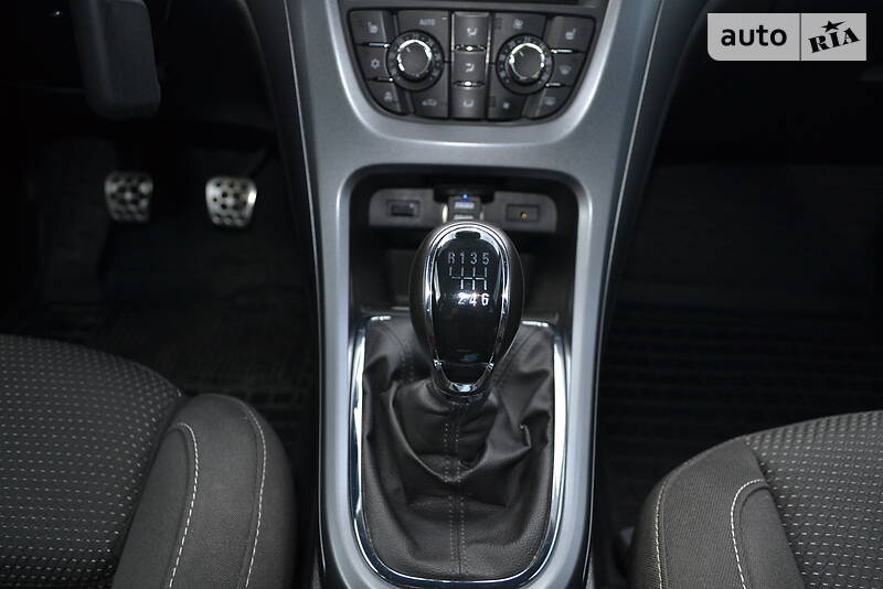 Универсал Opel Astra 2014 в Первомайске