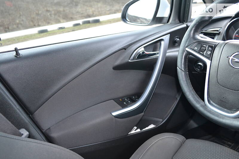 Универсал Opel Astra 2014 в Первомайске