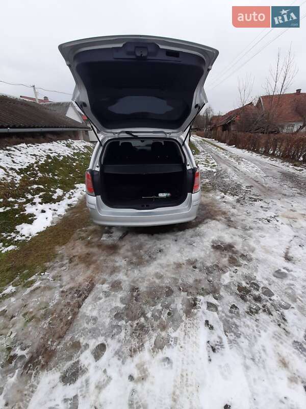 Универсал Opel Astra 2010 в Дрогобыче