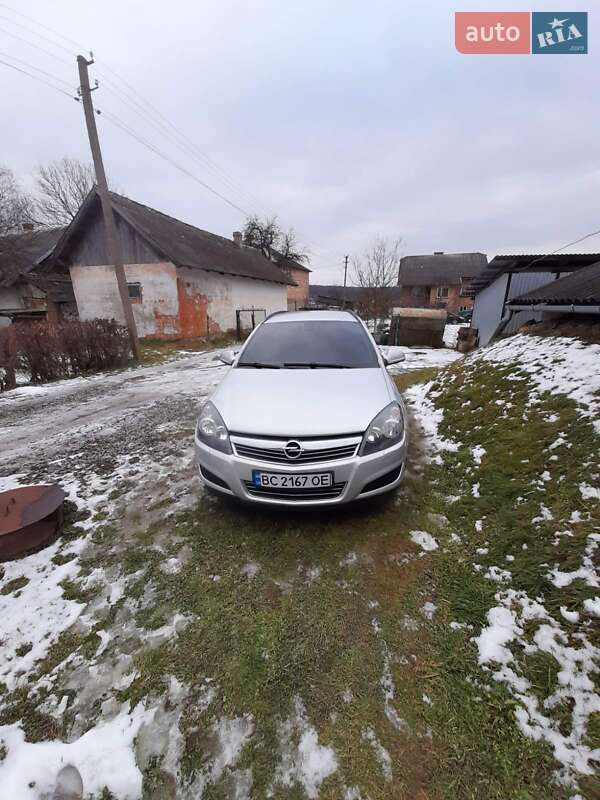 Универсал Opel Astra 2010 в Дрогобыче