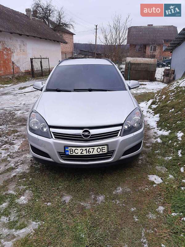 Универсал Opel Astra 2010 в Дрогобыче