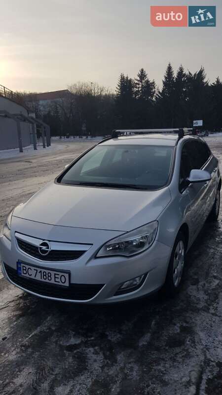 Универсал Opel Astra 2011 в Львове