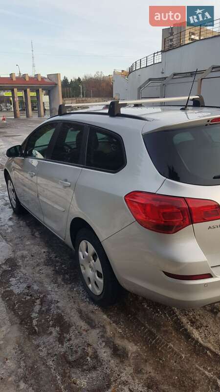 Универсал Opel Astra 2011 в Львове