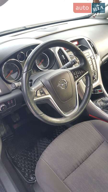 Универсал Opel Astra 2011 в Львове