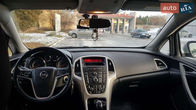 Универсал Opel Astra 2011 в Львове