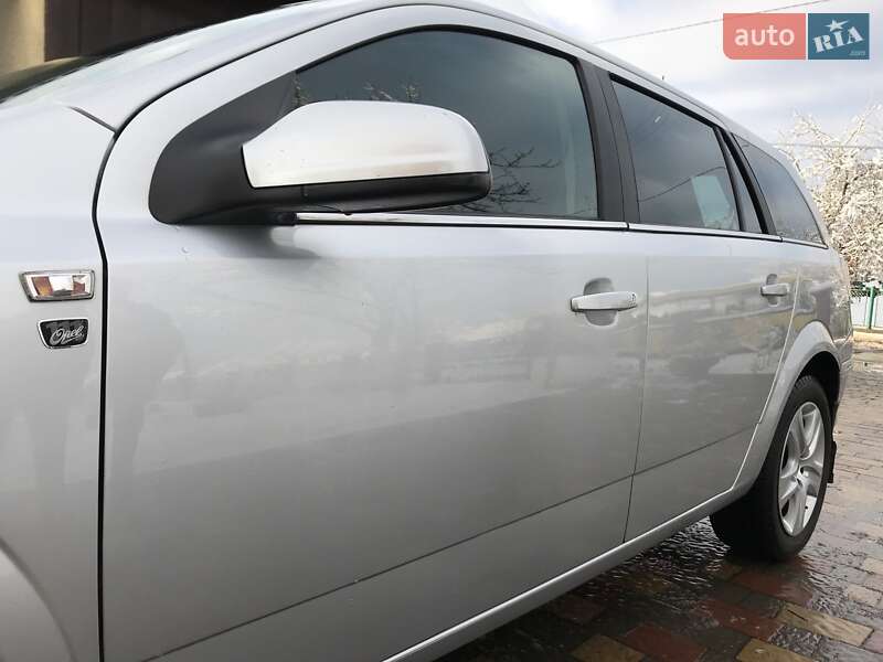 Универсал Opel Astra 2010 в Дрогобыче