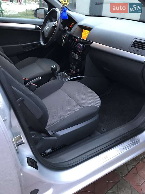 Универсал Opel Astra 2010 в Дрогобыче