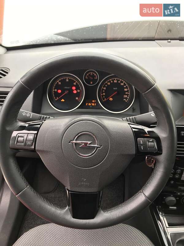 Универсал Opel Astra 2010 в Дрогобыче