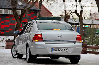 Седан Opel Astra 2012 в Києві
