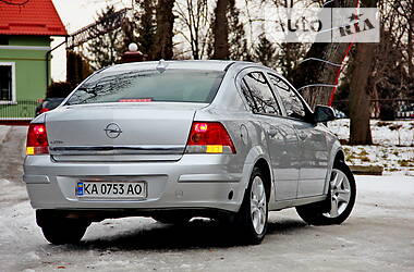 Седан Opel Astra 2012 в Киеве