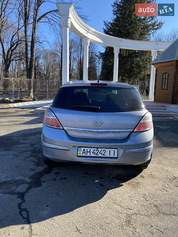 Хэтчбек Opel Astra 2008 в Луцке