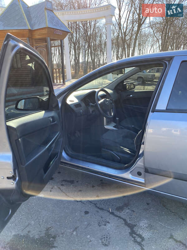 Хэтчбек Opel Astra 2008 в Луцке