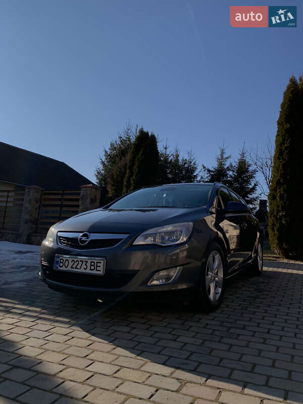 Opel Astra 2011