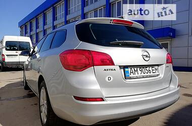 Универсал Opel Astra 2011 в Житомире