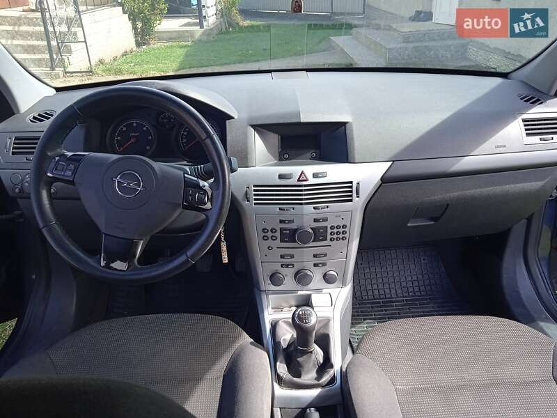 Универсал Opel Astra 2009 в Черновцах