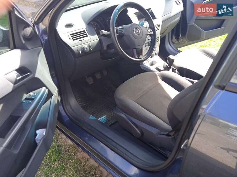 Универсал Opel Astra 2009 в Черновцах