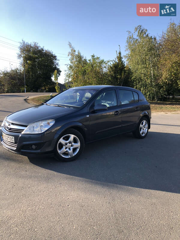 Хэтчбек Opel Astra 2007 в Захарьевке